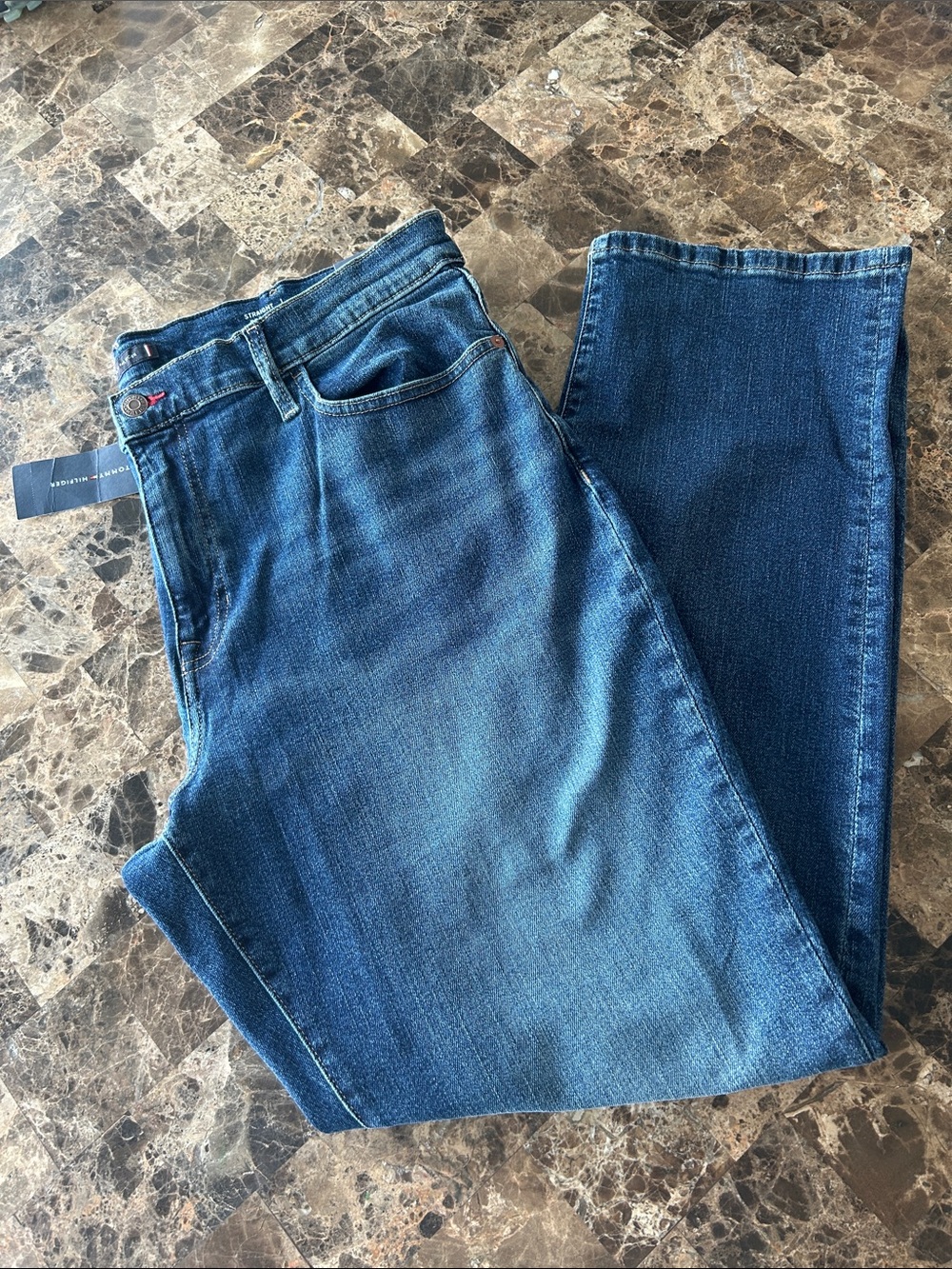 NEW 🆕 Tommy Hilfiger Men’s Straight Leg Jeans, Medium Wash 38/30